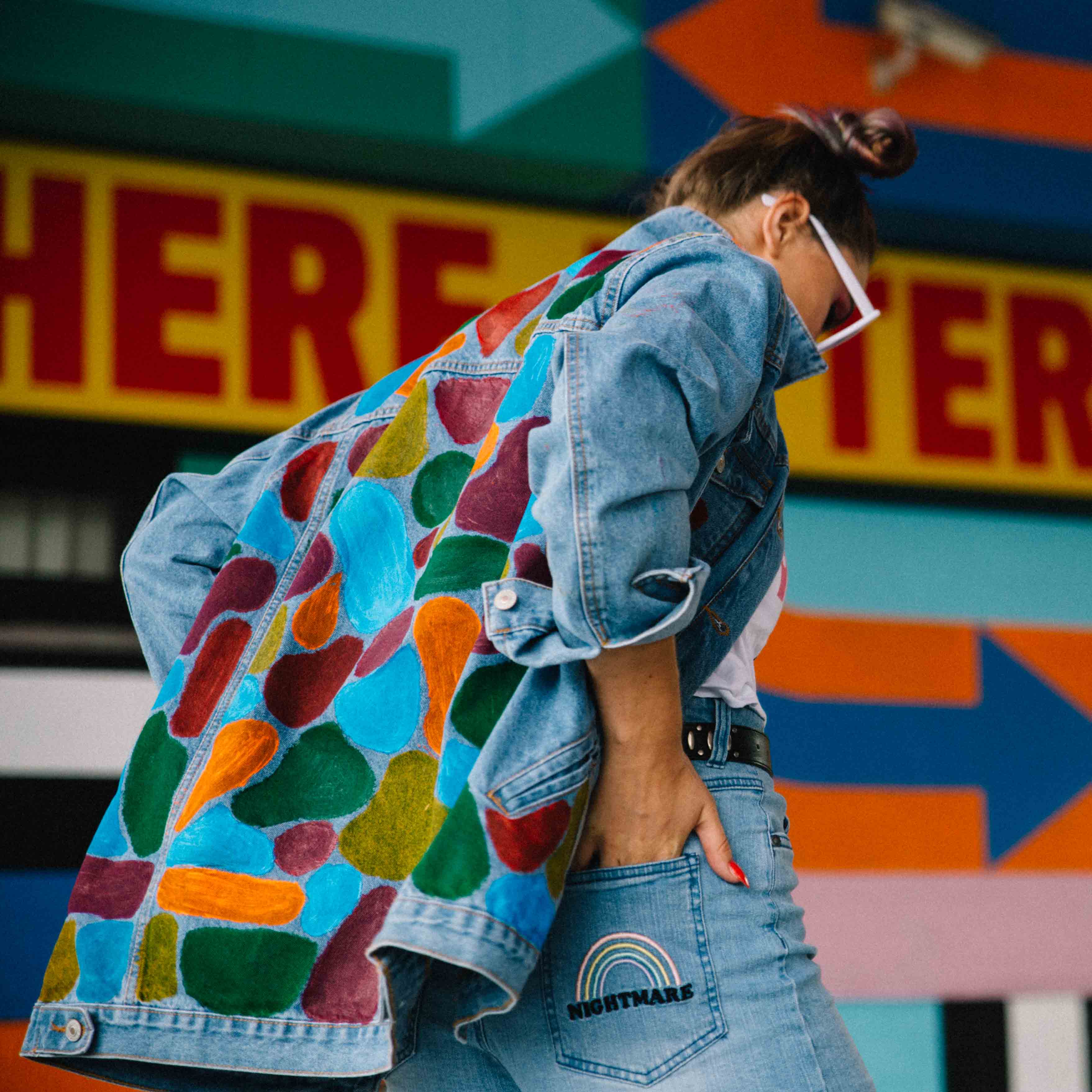 Featured image of post Diy Hand Painted Diy Painted Jean Jacket / How do you clean painted denim jackets?